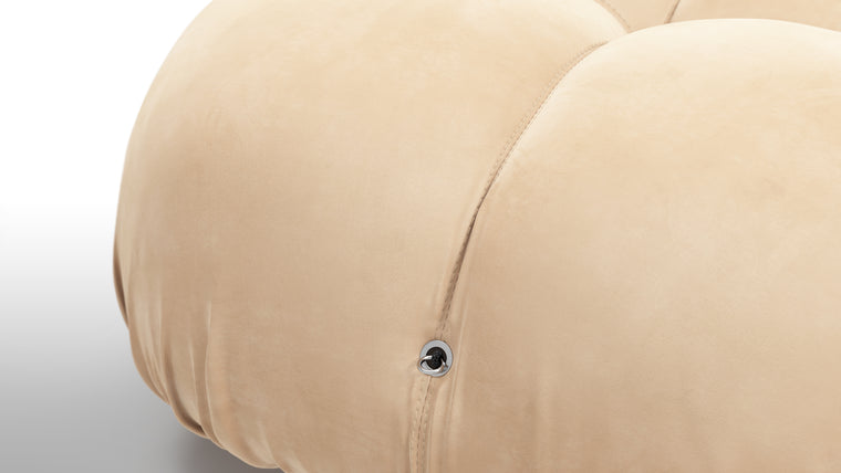 Infinite Possibilities|The generous form and soft shapes create a sofa that begs to be sat on, and the sectional design of the Bellini creates endless possibilities. Inspired by the spirit of lounging and socializing, the Bellini is truly a shape-shifter, adapting to every space and need.
