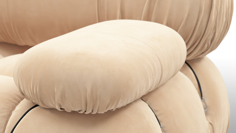 A Sofa for Every Space|Beloved for its sense of freedom and flexibility, the Bellini can be changed to suit every space and style. This cult-classic adapts to the space it's in, ranging from sprawling and open to close and cosy.
