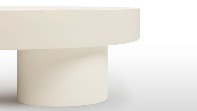 Center of attention | Positioned in a room, the Kaia Coffee Table becomes a conversation starter. Its clean lines and monumental presence draw attention, while the alabaster concrete adds a touch of refinement. The deliberate simplicity of the design allows the Kaia to seamlessly integrate into various interiors, becoming a timeless centerpiece that transcends fleeting trends.
