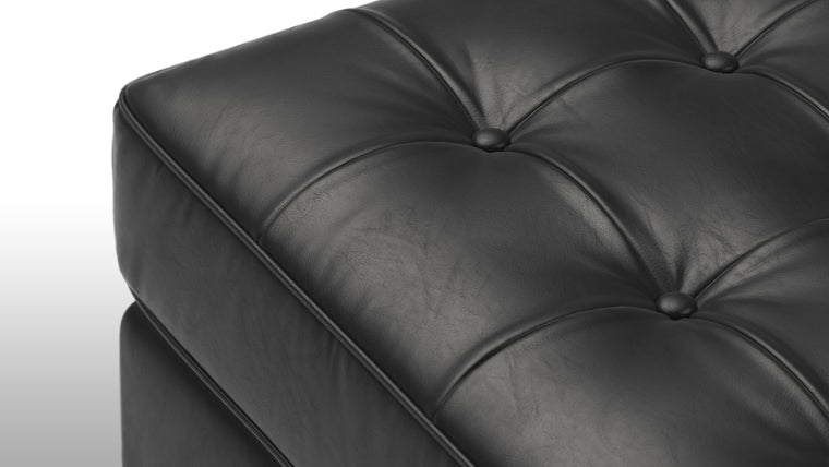 VERSATILE DESIGN | Designed to complement a range of interior styles, the Florence Ottoman is as at home in a contemporary living room as it is in a corporate office setting. Its adaptable design and understated elegance make it a versatile choice for various spaces.

