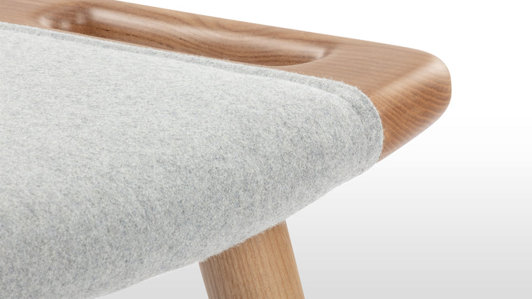 Luxurious comfort | Its sumptuously padded surface offers tailored support in every inch. With its graceful structure and well-proportioned design, this ottoman guarantees unparalleled comfort, establishing an ideal sanctuary for relaxation, reading, or engaging in meaningful conversations.
