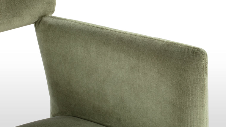 Premium Craftsmanship | Meticulously fashioned from premium materials, the Crown Armchair exemplifies enduring durability. Each component is thoughtfully constructed, ensuring not only a visually stunning piece but also a reliable and long-lasting addition to your living space. Its meticulous construction reflects an unwavering commitment to quality.
