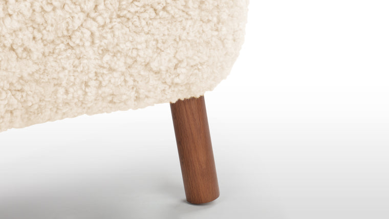 COMPACT BUT STYLISH | Made to further enhance the elegant cocooned seating environment of the Petra Lounge Chair, the Ottoman embodies the same stylish character and stunningly compact design.

