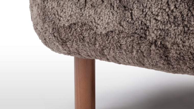 OPEN AND EMBRACING | The soft and organic shape of Petra embodies a traditional lounge chair, while creating an embracing yet open seating solution. The stunning lounge chair warmly embraces and stylishly impresses.
