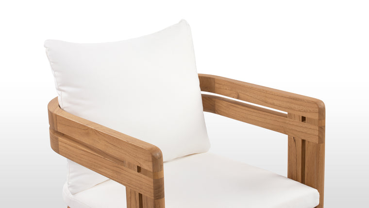 Create an Outdoor Oasis | Whether you're entertaining guests or simply enjoying a quiet moment outdoors, the Lusso Outdoor Collection invites you to elevate your outdoor living experience with its unmatched blend of style, comfort, and durability. 
