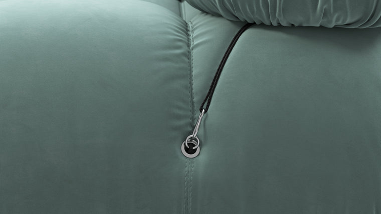 INFINITE POSSIBILITIES | The generous form and soft shapes create a sofa that begs to be sat on, and the sectional design of the Bellini creates endless possibilities. Inspired by the spirit of lounging and socializing, the Bellini is truly a shape-shifter, adapting to every space and need.
