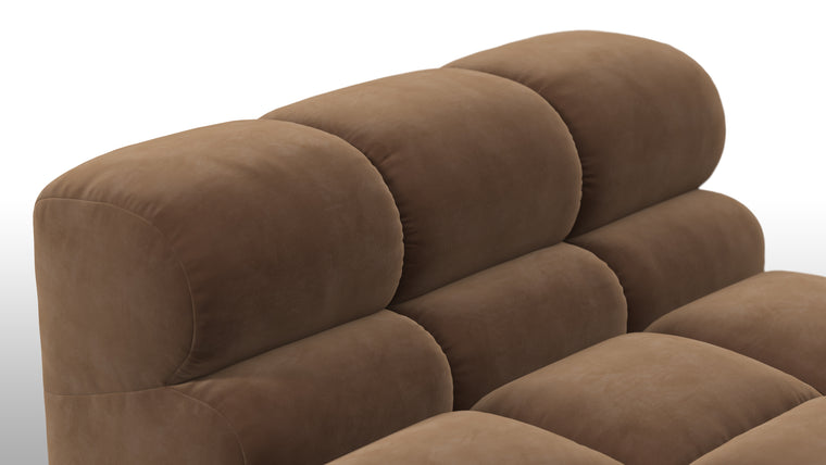 STYLISH SILHOUETTE | Striking the perfect balance between relaxed and refined, the hallmarks of the Tufty are its restrained curves and contours. Equally at home in contemporary and retro settings, this versatile piece will draw the eye and invite you in.
