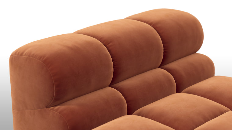 STYLISH SILHOUETTE | Striking the perfect balance between relaxed and refined, the hallmarks of the Tufty are its restrained curves and contours. Equally at home in contemporary and retro settings, this versatile piece will draw the eye and invite you in.
