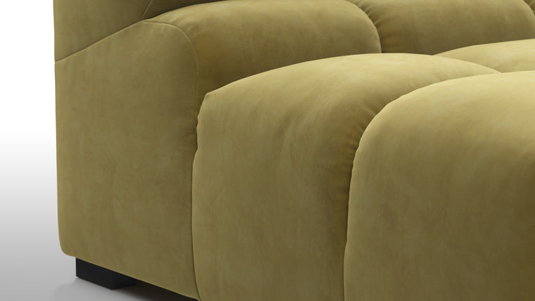 STYLISH SILHOUETTE | Striking the perfect balance between relaxed and refined, the hallmarks of the Tufty are its restrained curves and contours. Equally at home in contemporary and retro settings, this versatile piece will draw the eye and invite you in.
