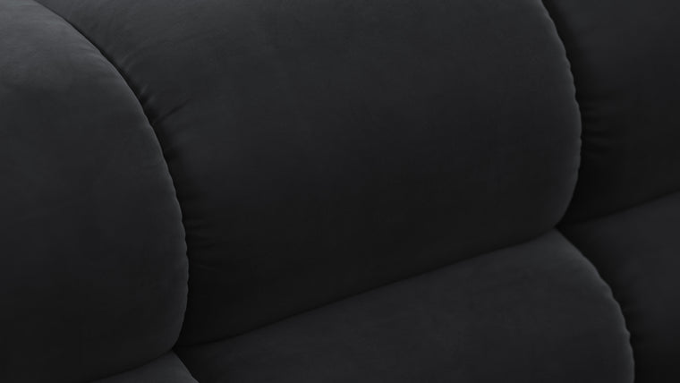 STYLISH SILHOUETTE | Striking the perfect balance between relaxed and refined, the hallmarks of the Tufty are its restrained curves and contours. Equally at home in contemporary and retro settings, this versatile piece will draw the eye and invite you in.
