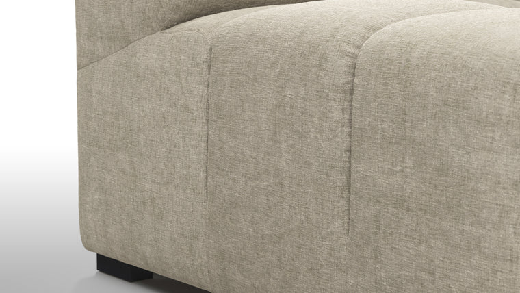 STYLISH SILHOUETTE | Striking the perfect balance between relaxed and refined, the hallmarks of the Tufty are its restrained curves and contours. Equally at home in contemporary and retro settings, this versatile piece will draw the eye and invite you in.
