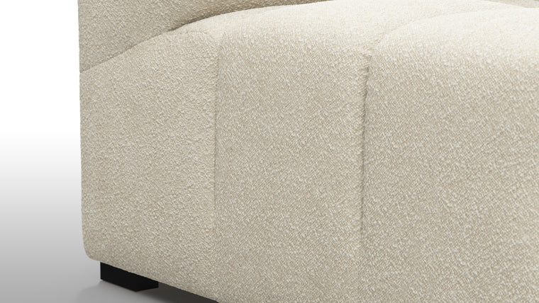 STYLISH SILHOUETTE | Striking the perfect balance between relaxed and refined, the hallmarks of the Tufty are its restrained curves and contours. Equally at home in contemporary and retro settings, this versatile piece will draw the eye and invite you in.
