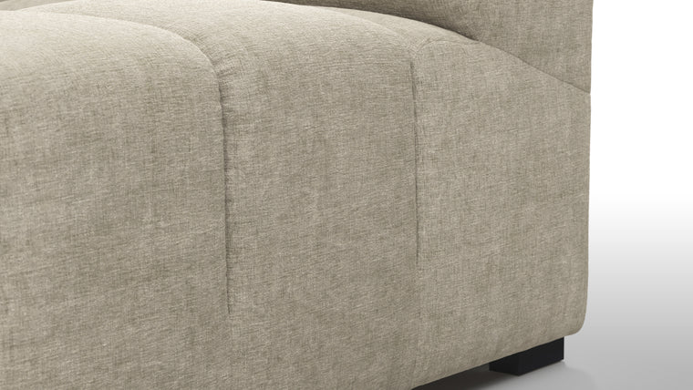 STYLISH SILHOUETTE | Striking the perfect balance between relaxed and refined, the hallmarks of the Tufty are its restrained curves and contours. Equally at home in contemporary and retro settings, this versatile piece will draw the eye and invite you in.
