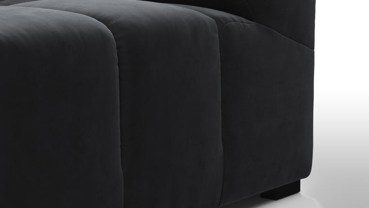 STYLISH SILHOUETTE | Striking the perfect balance between relaxed and refined, the hallmarks of the Tufty are its restrained curves and contours. Equally at home in contemporary and retro settings, this versatile piece will draw the eye and invite you in.
