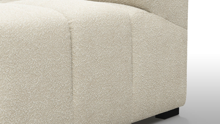 STYLISH SILHOUETTE | Striking the perfect balance between relaxed and refined, the hallmarks of the Tufty are its restrained curves and contours. Equally at home in contemporary and retro settings, this versatile piece will draw the eye and invite you in.
