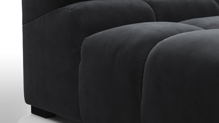 STYLISH SILHOUETTE | Striking the perfect balance between relaxed and refined, the hallmarks of the Tufty are its restrained curves and contours. Equally at home in contemporary and retro settings, this versatile piece will draw the eye and invite you in.
