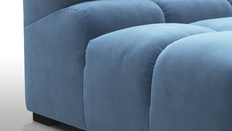 STYLISH SILHOUETTE | Striking the perfect balance between relaxed and refined, the hallmarks of the Tufty are its restrained curves and contours. Equally at home in contemporary and retro settings, this versatile piece will draw the eye and invite you in.
