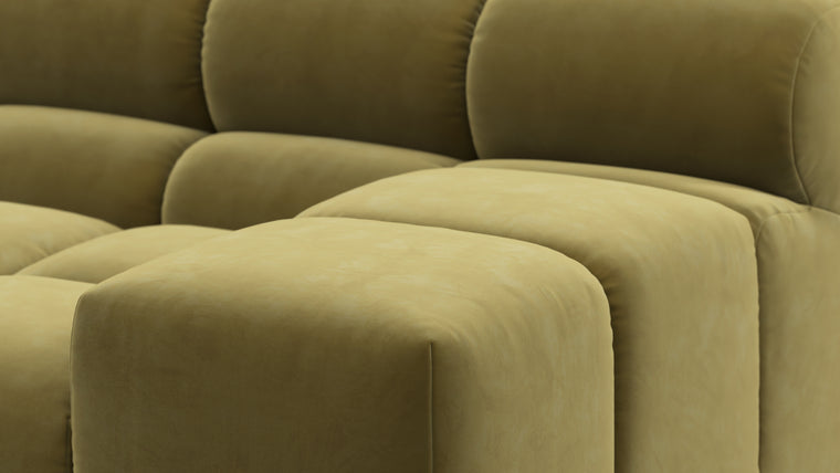 STYLISH SILHOUETTE | Striking the perfect balance between relaxed and refined, the hallmarks of the Tufty are its restrained curves and contours. Equally at home in contemporary and retro settings, this versatile piece will draw the eye and invite you in.
