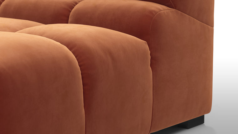 STYLISH SILHOUETTE | Striking the perfect balance between relaxed and refined, the hallmarks of the Tufty are its restrained curves and contours. Equally at home in contemporary and retro settings, this versatile piece will draw the eye and invite you in.
