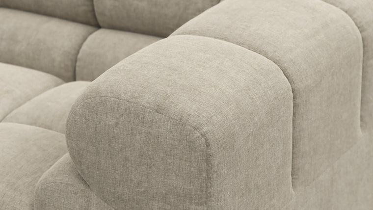 STYLISH SILHOUETTE | Striking the perfect balance between relaxed and refined, the hallmarks of the Tufty are its restrained curves and contours. Equally at home in contemporary and retro settings, this versatile piece will draw the eye and invite you in.
