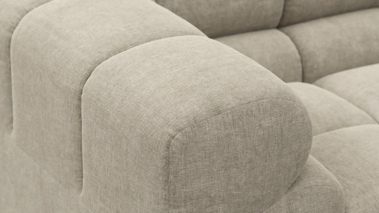 STYLISH SILHOUETTE | Striking the perfect balance between relaxed and refined, the hallmarks of the Tufty are its restrained curves and contours. Equally at home in contemporary and retro settings, this versatile piece will draw the eye and invite you in.
