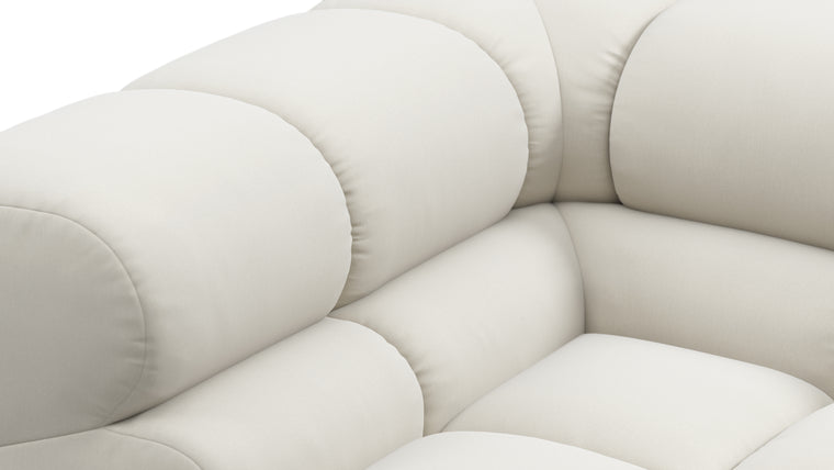 STYLISH SILHOUETTE | Striking the perfect balance between relaxed and refined, the hallmarks of the Tufty are its restrained curves and contours. Equally at home in contemporary and retro settings, this versatile piece will draw the eye and invite you in.
