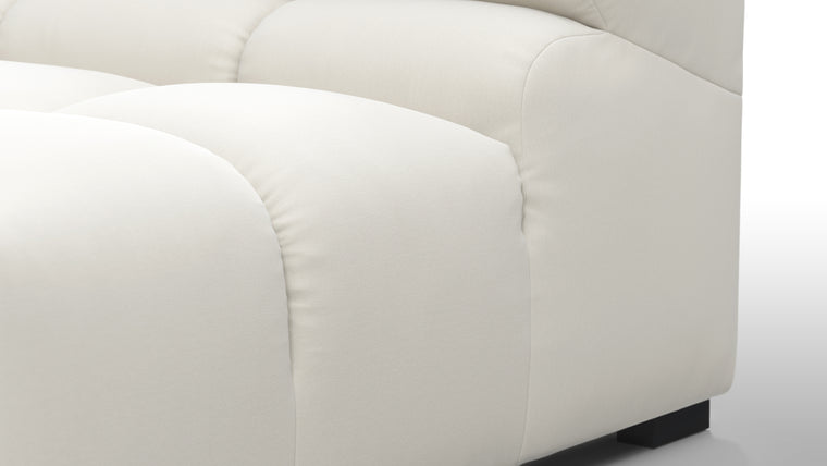 STYLISH SILHOUETTE | Striking the perfect balance between relaxed and refined, the hallmarks of the Tufty are its restrained curves and contours. Equally at home in contemporary and retro settings, this versatile piece will draw the eye and invite you in.
