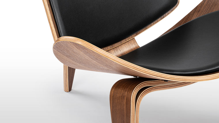 LUXURIOUS SEATING | With its distinctive curves and timeless charm, the Wegner Shell Lounge Chair simply never goes out of style. It’s the perfect seating solution for a stylish home, office or commercial space. As its name implies, it is the perfect addition to an upscale lounge.
