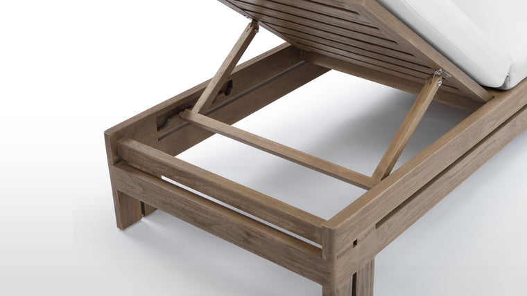 Personalised Comfort | Effortlessly adjust the backrest to multiple settings, allowing you to find the perfect angle for lounging, reading, or simply soaking up the sun in blissful relaxation.
