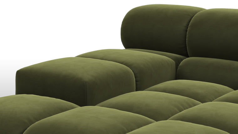 STYLISH SILHOUETTE | Striking the perfect balance between relaxed and refined, the hallmarks of the Tufty are its restrained curves and contours. Equally at home in contemporary and retro settings, this versatile piece will draw the eye and invite you in.
