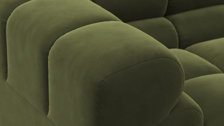STYLISH SILHOUETTE | Striking the perfect balance between relaxed and refined, the hallmarks of the Tufty are its restrained curves and contours. Equally at home in contemporary and retro settings, this versatile piece will draw the eye and invite you in.
