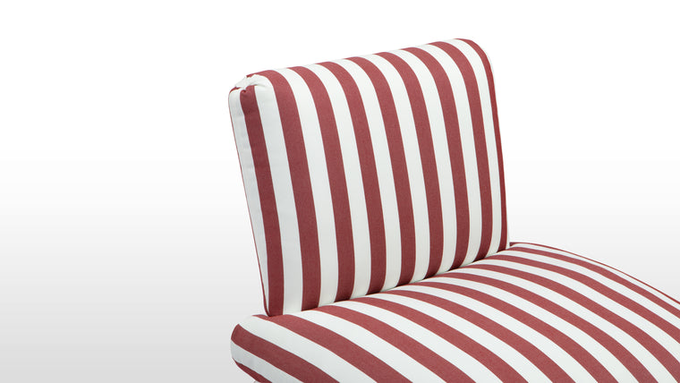 Weather-Resistant Charm | Crafted with outdoor-friendly foam and durable weather-resistant fabric, this chair resists moisture, sunlight, and rain, making it a stylish yet practical addition to outdoor spaces.
