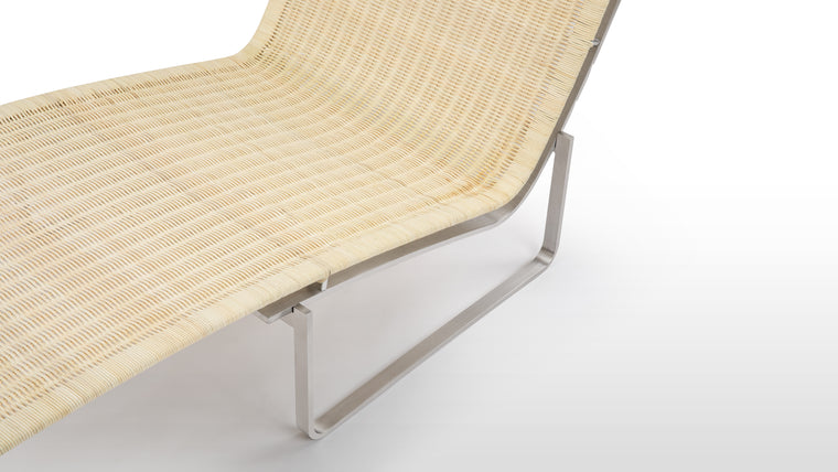 Tailored Comfort | With its reclining seat and adjustable leather headrest, the Lea offers personalized relaxation, combining function and style in one effortless lounge chair.

