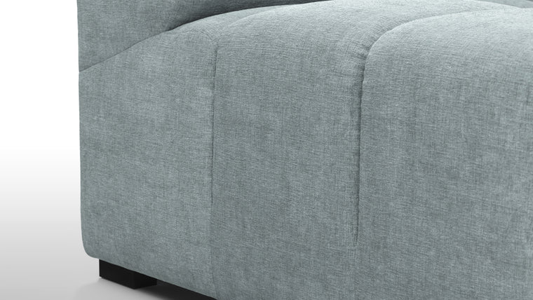 STYLISH SILHOUETTE | Striking the perfect balance between relaxed and refined, the hallmarks of the Tufty are its restrained curves and contours. Equally at home in contemporary and retro settings, this versatile piece will draw the eye and invite you in.
