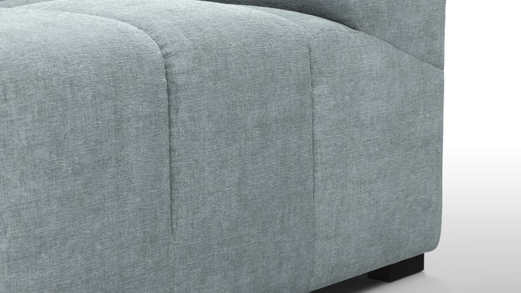 STYLISH SILHOUETTE | Striking the perfect balance between relaxed and refined, the hallmarks of the Tufty are its restrained curves and contours. Equally at home in contemporary and retro settings, this versatile piece will draw the eye and invite you in.
