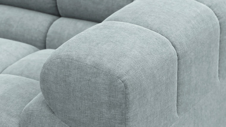 STYLISH SILHOUETTE | Striking the perfect balance between relaxed and refined, the hallmarks of the Tufty are its restrained curves and contours. Equally at home in contemporary and retro settings, this versatile piece will draw the eye and invite you in.
