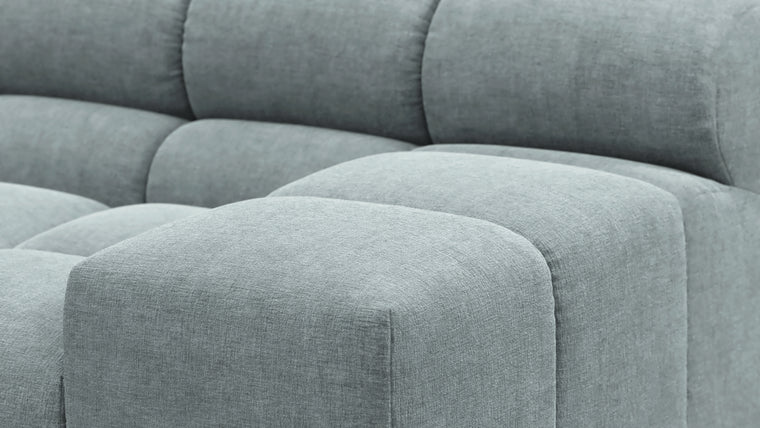 STYLISH SILHOUETTE | Striking the perfect balance between relaxed and refined, the hallmarks of the Tufty are its restrained curves and contours. Equally at home in contemporary and retro settings, this versatile piece will draw the eye and invite you in.
