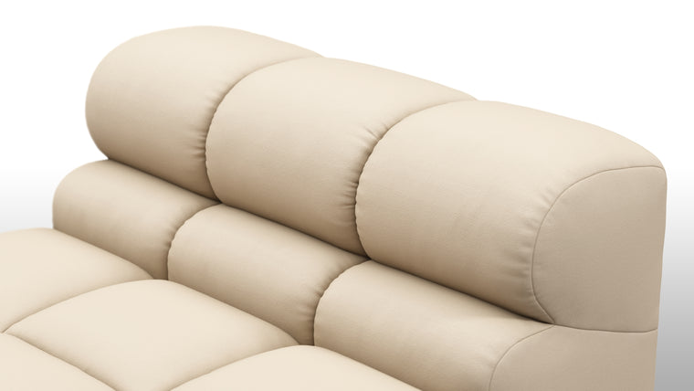 SUPERIOR OUTDOOR COMFORT | Crafted with the easy-going, informal ethos of the 1970s, the Tufty Outdoor modules are generously proportioned and feature a durable, weather-resistant finish. With its bench-like base and seamless connections, it offers ample space to lean back, stretch out, or curl up in ultimate comfort—whether poolside or in a lush garden retreat.

