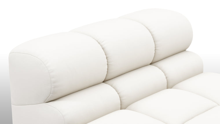 SUPERIOR OUTDOOR COMFORT | Crafted with the easy-going, informal ethos of the 1970s, the Tufty Outdoor modules are generously proportioned and feature a durable, weather-resistant finish. With its bench-like base and seamless connections, it offers ample space to lean back, stretch out, or curl up in ultimate comfort—whether poolside or in a lush garden retreat.
