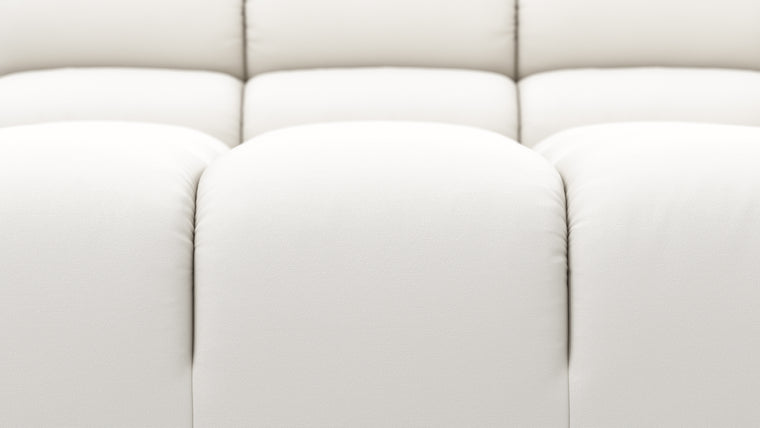 SUPERIOR OUTDOOR COMFORT | Crafted with the easy-going, informal ethos of the 1970s, the Tufty Outdoor modules are generously proportioned and feature a durable, weather-resistant finish. With its bench-like base and seamless connections, it offers ample space to lean back, stretch out, or curl up in ultimate comfort—whether poolside or in a lush garden retreat.
