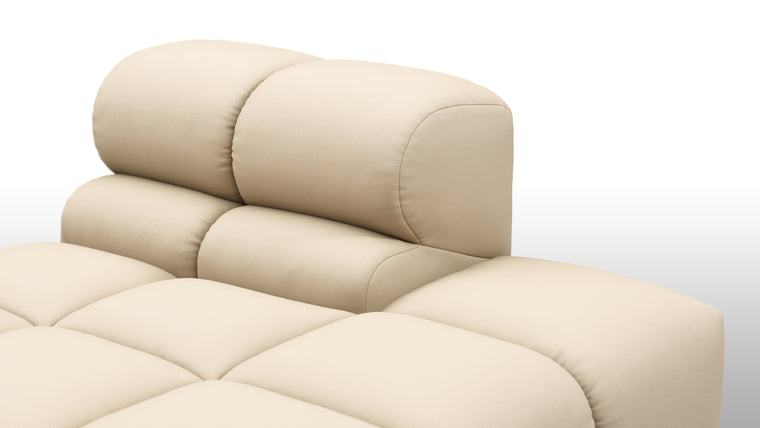 SUPERIOR OUTDOOR COMFORT | Crafted with the easy-going, informal ethos of the 1970s, the Tufty Outdoor modules are generously proportioned and feature a durable, weather-resistant finish. With its bench-like base and seamless connections, it offers ample space to lean back, stretch out, or curl up in ultimate comfort—whether poolside or in a lush garden retreat.
