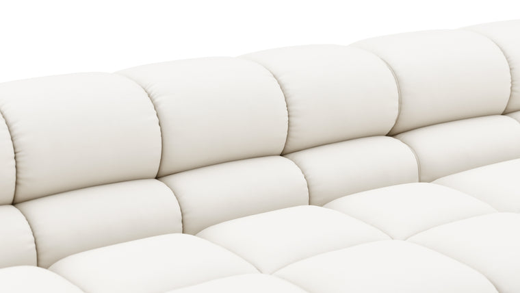 STYLISH OUTDOOR SILHOUETTE | Balancing relaxed elegance with refined design, the Tufty Outdoor retains its hallmark curves and contours, now reimagined with materials and finishes suited for the outdoors. Whether set against modern architecture or blending into natural surroundings, this versatile piece draws the eye and invites you to linger.
