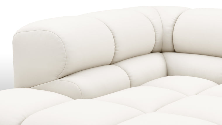 SUPERIOR OUTDOOR COMFORT | Crafted with the easy-going, informal ethos of the 1970s, the Tufty Outdoor modules are generously proportioned and feature a durable, weather-resistant finish. With its bench-like base and seamless connections, it offers ample space to lean back, stretch out, or curl up in ultimate comfort—whether poolside or in a lush garden retreat.
