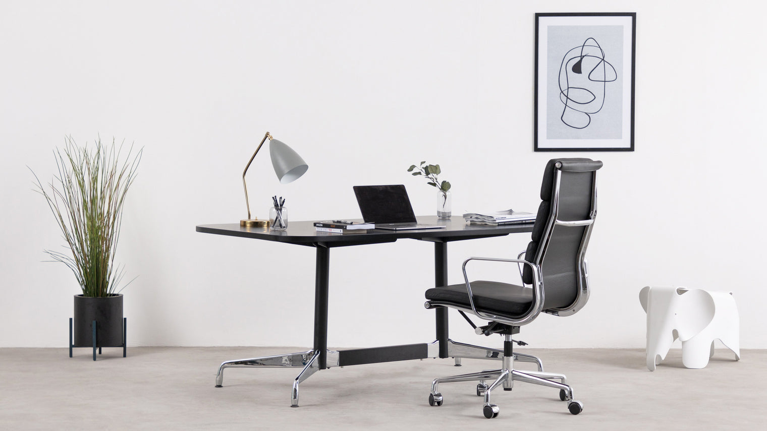 SOFT ILLUMINATION | A beautiful lighting solution that emits soft, warm light without glare, the conical shade of the Grasshopper Collection allow glare-free light to be distributed evenly.
