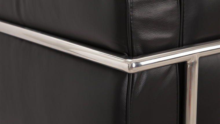 Luxurious Leather | Crafted from premium leather, the Petit Modele collection exudes an air of opulence. The leather's supple texture not only feels heavenly to the touch but also ages beautifully, developing a rich patina over time that tells the story of its use.
