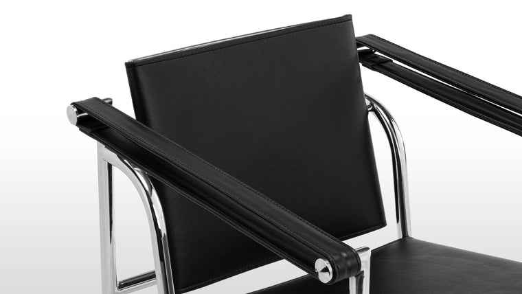MAKE A STATEMENT | The Corbusier Armchair makes an impact whilst being visually light in a room. Its lightweight construction makes it a versatile piece, easily movable and unimposing, yet bold in terms of style.
