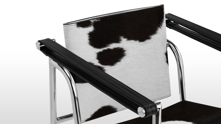MAKE A STATEMENT | The Corbusier Armchair makes an impact whilst being visually light in a room. Its lightweight construction makes it a versatile piece, easily movable and unimposing, yet bold in terms of style.
