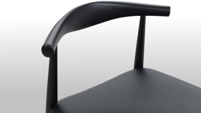 IN THE ROUND | The rounded backrest of this chair is masterfully steam-bent from a single piece of wood, giving you plenty of back support.
