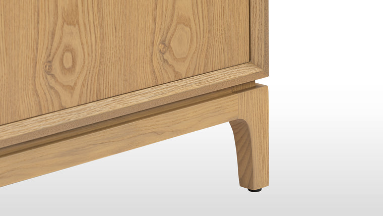 VERSATILITY MEETS IMAGINATION | This modern masterpiece is truly a versatile piece of design history. Whether you add it to your living space or workspace, it’s certain to fit flawlessly into any room.
